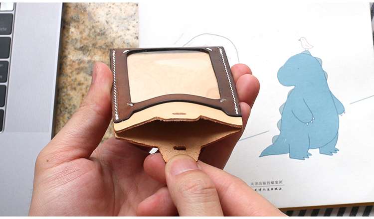  本革製ネックストラップ付きフラグメント ケース
